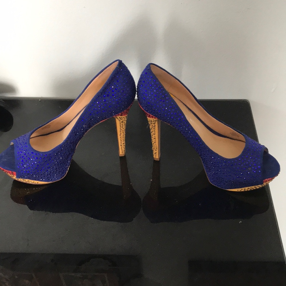 Heeled shoes